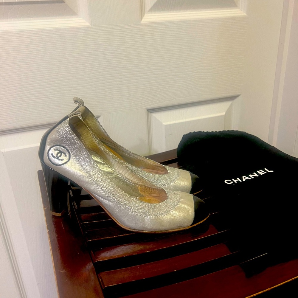 Chanel pumps silver & black size 6US